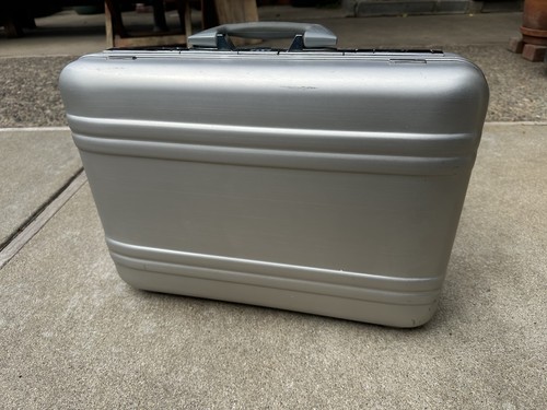 Zero halliburton silver - zero,