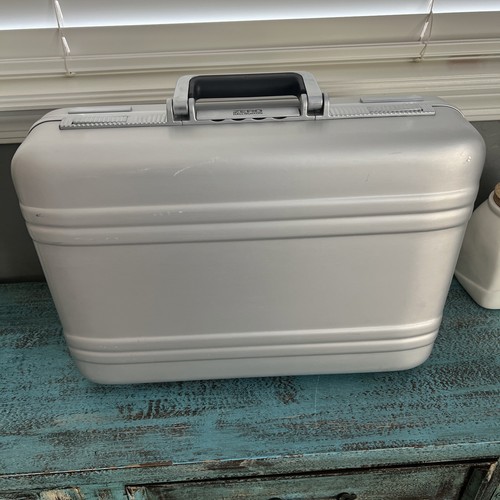 Zero halliburton attache case - attache,
