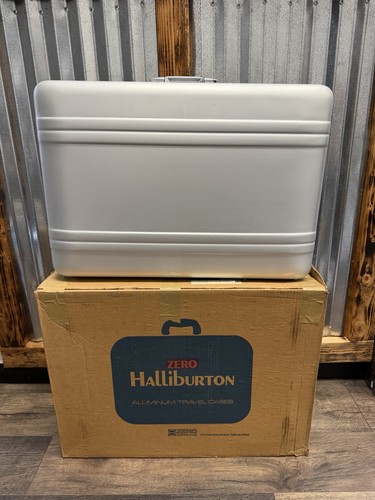 Vintage zero halliburton - halliburton, 26”
