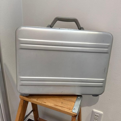 Zero halliburton attache case - zero,