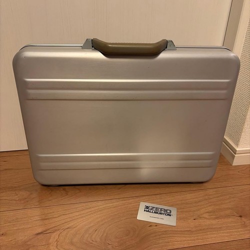 Zero halliburton silver - s3-s1,